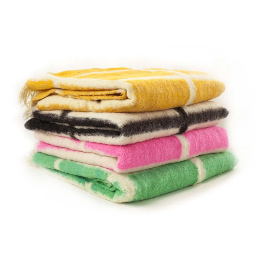Archive New York Momos Grid Blanket- Natural White and Black - Image 4