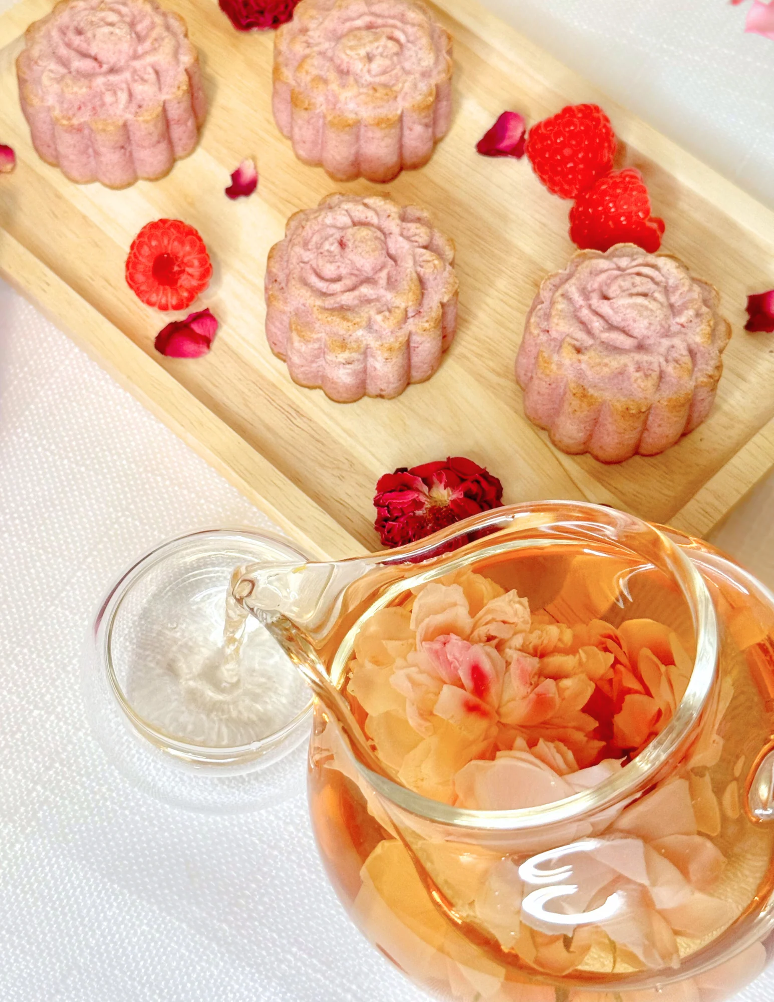 Mala Tara Premium Bundle (4 Mooncakes + Any Choice of 2 Tea Boxes) - Image 4