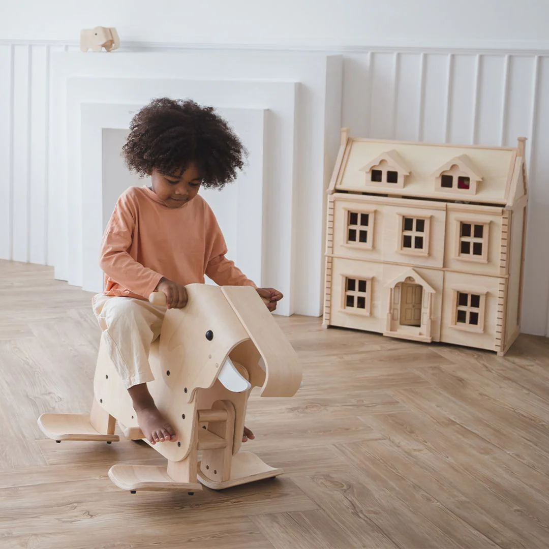 PlanToys USA Walking Elephant - Image 2
