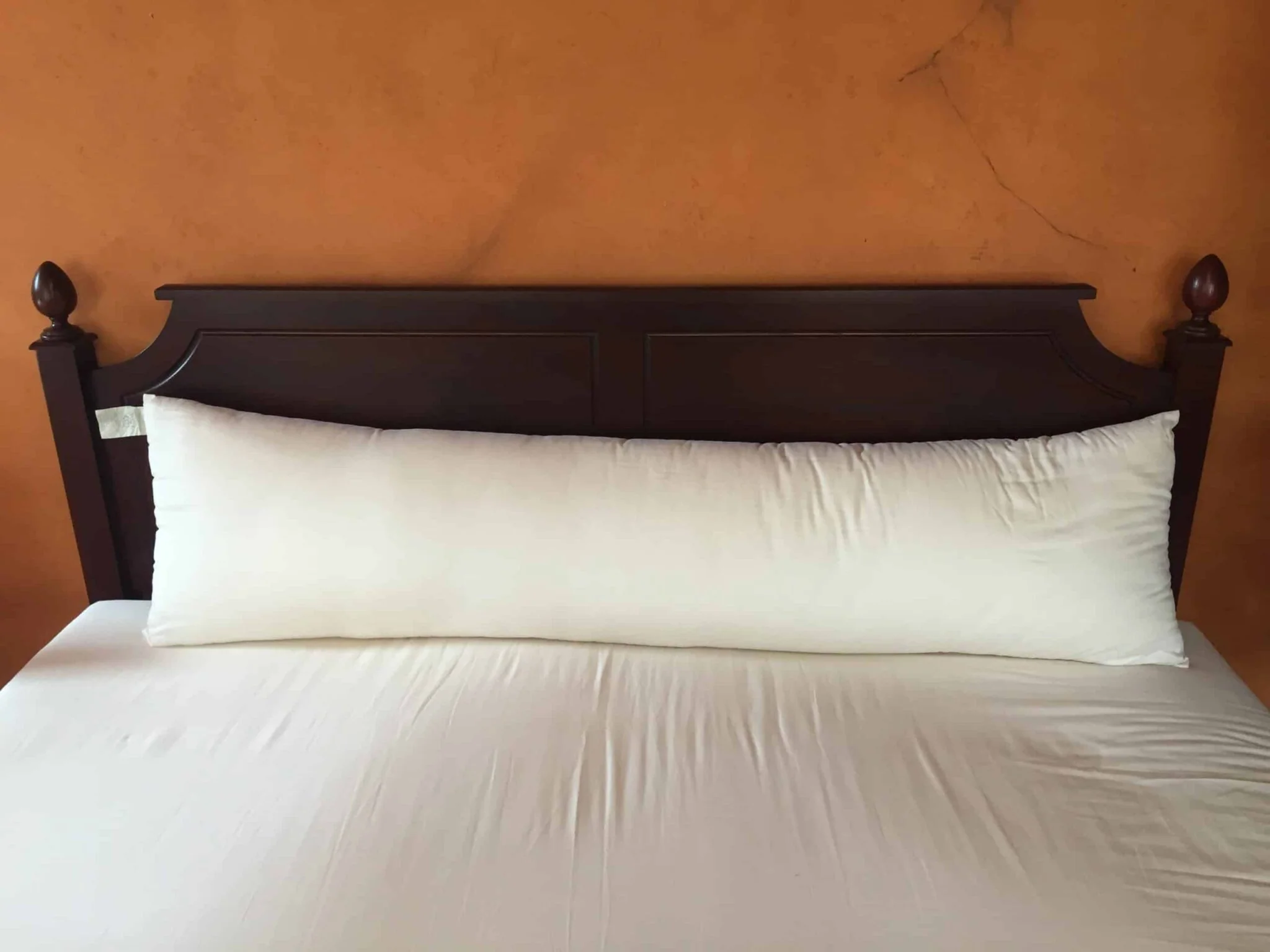 White Lotus Sleep Body Pillows - Image 3